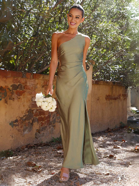 Chic und Stil | Dress Bridesmaid Made Of Satin Fitted with Slit On The Side One Shoulder Sleeveless Elegant Evening Dress for Wedding