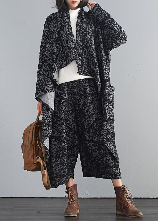 Chic und Stil | V-neck asymmetrical trench coats and crop pants two-piece set