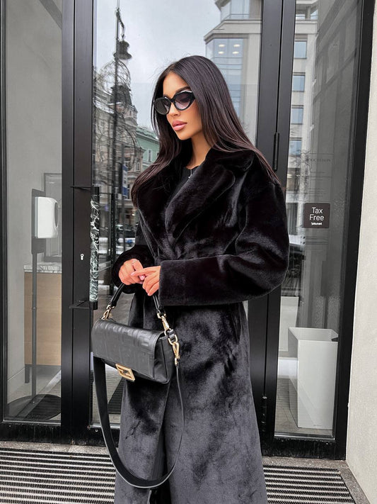 Chic und Stil | Luxury Fur Jacket