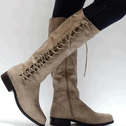 Chic und Stil | Elegant Lace-Up Boots
