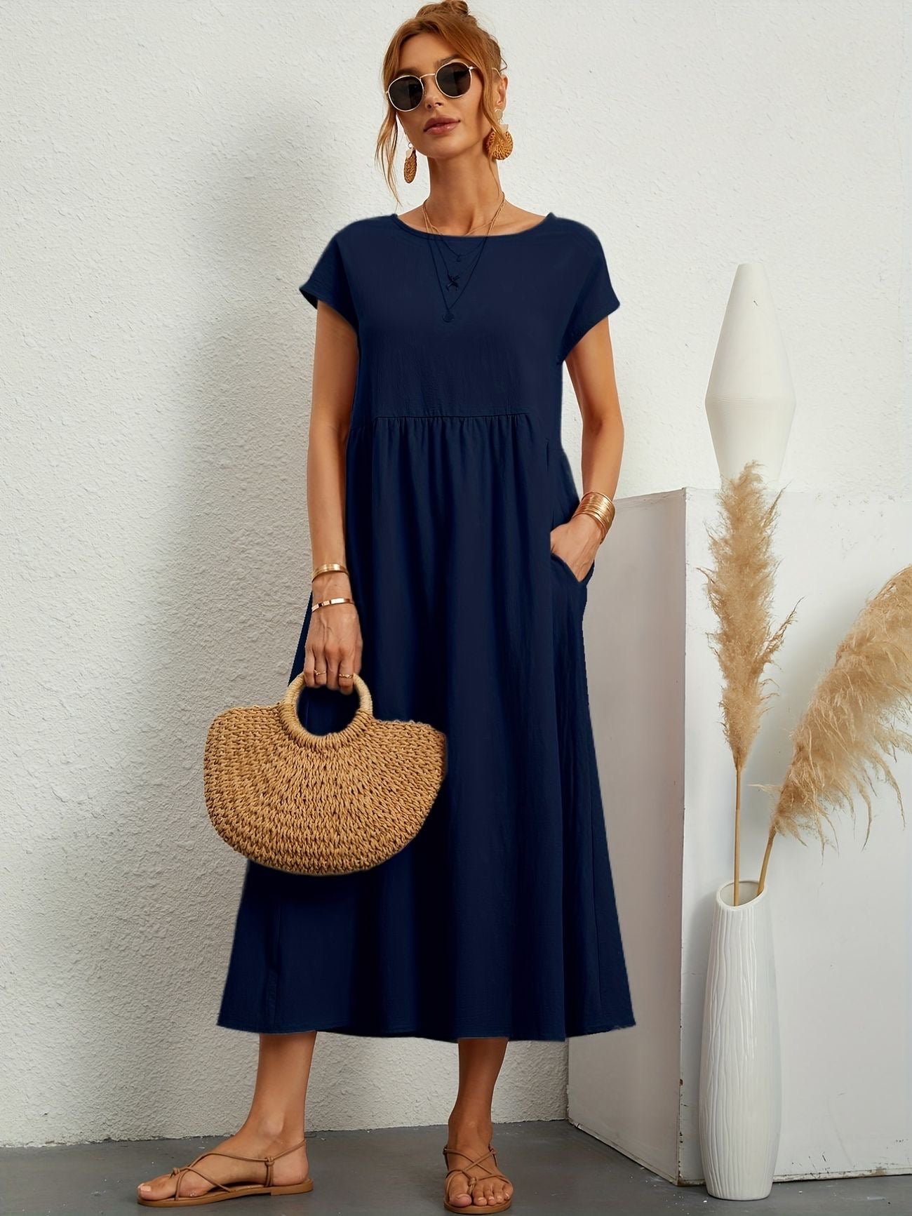 Chic und Stil | Dress with Round Neckline