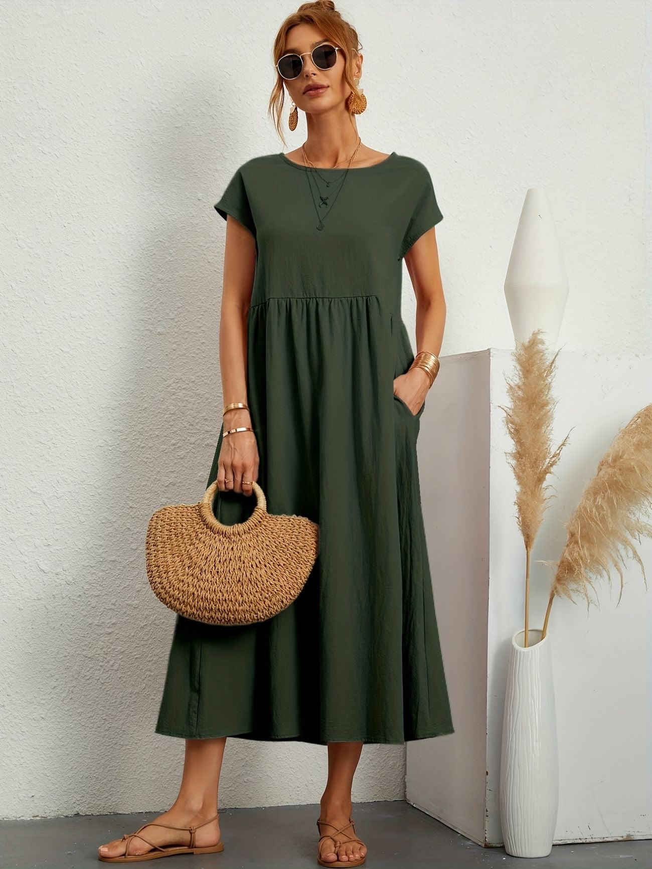Chic und Stil | Dress with Round Neckline