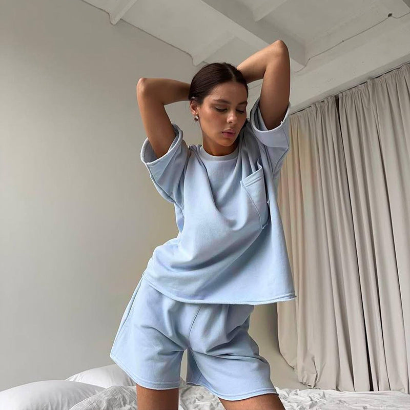 Ensemble de lounge décontracté pour femmes en matériau respirant avec t-shirt oversize et shorts Chic und Stil