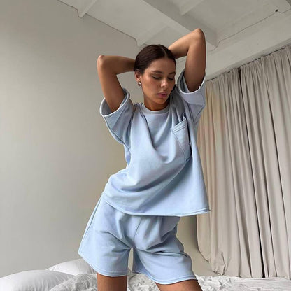 Ensemble de lounge décontracté pour femmes en matériau respirant avec t-shirt oversize et shorts Chic und Stil