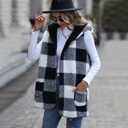 Dames gilet en polaire avec capuche et motif à carreaux Chic und Stil