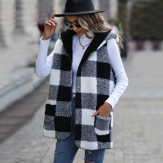 Dames gilet en polaire avec capuche et motif à carreaux Chic und Stil