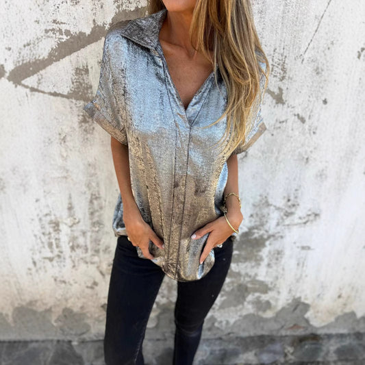 Blouse en satin pour femmes avec col à la mode et coupe élégante Chic und Stil
