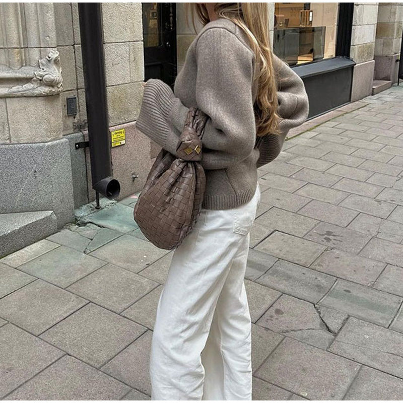 Dames cardigan en tricot décontracté avec une jolie patte de boutonnage et des poches pratiques Chic und Stil