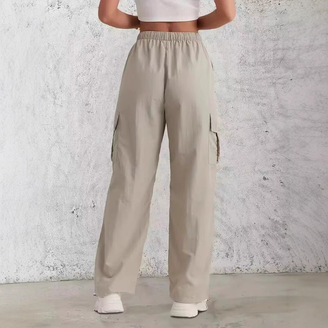 Chic and Style Women's cargo pants with a practical elastic waistband and trendy side pockets