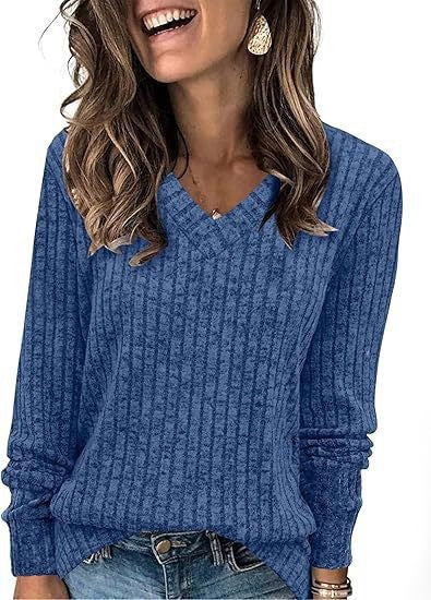 Pull en maille pour femmes avec décolleté en V et design côtelé structuré Chic und Stil