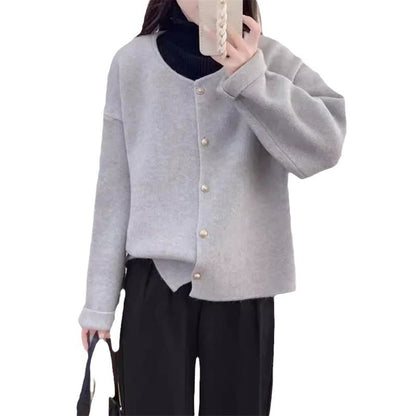 Cardigan en tricot douillet pour femmes avec de jolis boutons et une coupe ample Chic und Stil