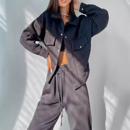 Casual set for women in sweatshirt and jogger pants Chic und Stil