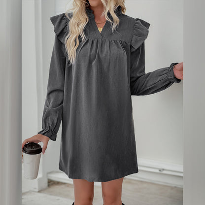 Robe chemise élégante pour femmes avec des manches volantées et un décolleté en V Chic und Stil