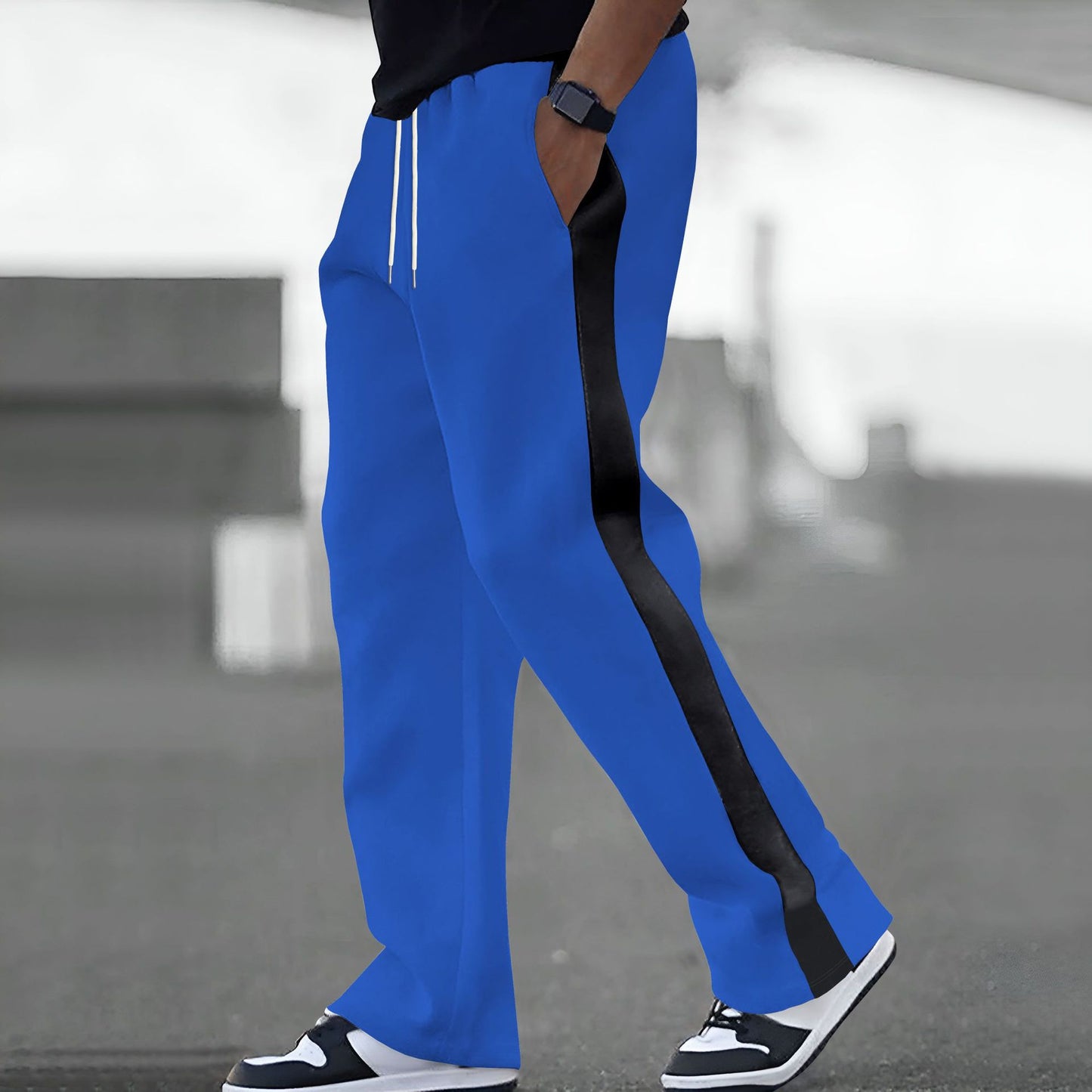 Trendy sports pants for men with elastic waistband and contrasting side stripes Chic and Style