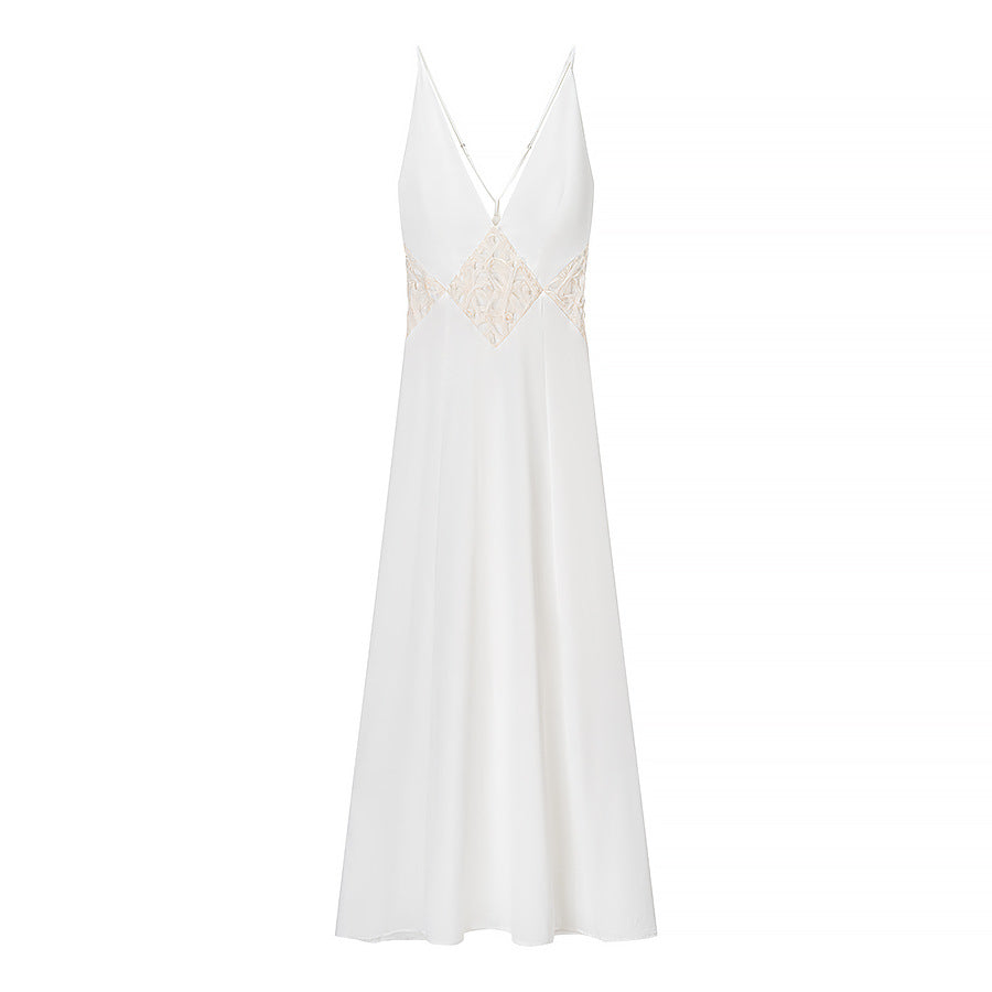 Robe maxi à manches longues pour femmes avec décolleté en V raffiné et ornement en dentelle artistique Chic und Stil