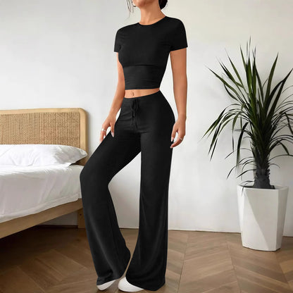 Comfortable loungewear set for women with cropped top and wide pants Chic and Style