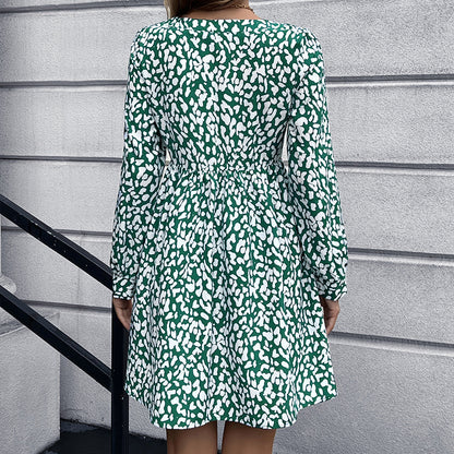 Robe portefeuille pour femmes avec décolleté en V haut et ceinture cintrée Chic und Stil