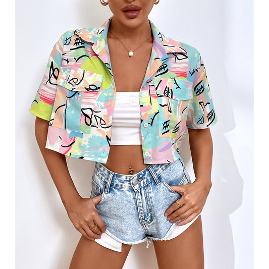 Chemise à manches courtes pour femmes avec design graphique coloré Chic und Stil