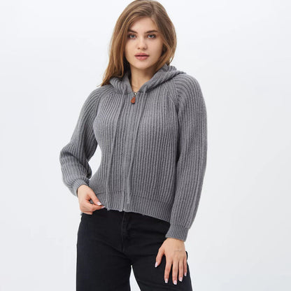 Sweat à capuche court pour femmes en matériau en tricot côtelé doux avec des cordons pratiques Chic & Stil