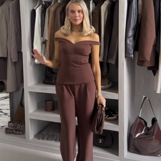 Wide pants for women with an elegant cut and fine pleats Chic and Style