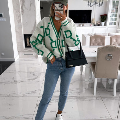 Dame cardigan avec motif graphique et décolleté en V Chic und Stil