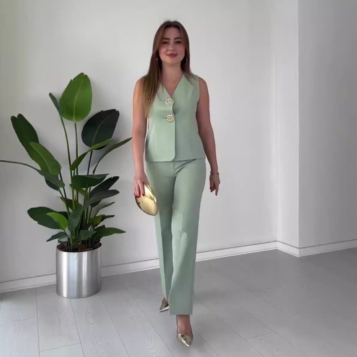 Dames ensemble élégant composé d'un haut sans manches et de pantalons palazzo Chic und Stil