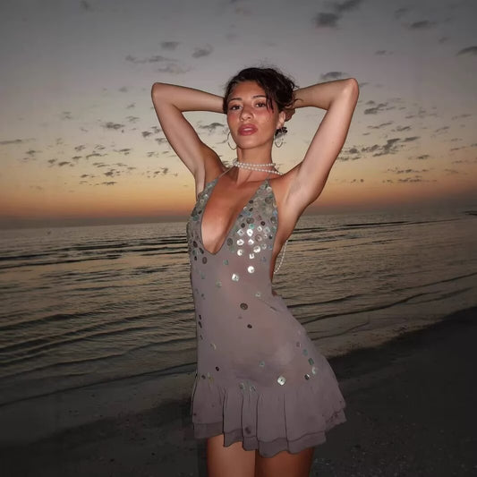 Robe d'été pour femmes avec des sequins scintillants et un ourlet volumineux Chic und Stil