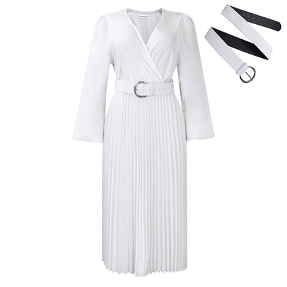 Robe portefeuille pour femmes avec des plis élégants et une ceinture cintrée Chic und Stil
