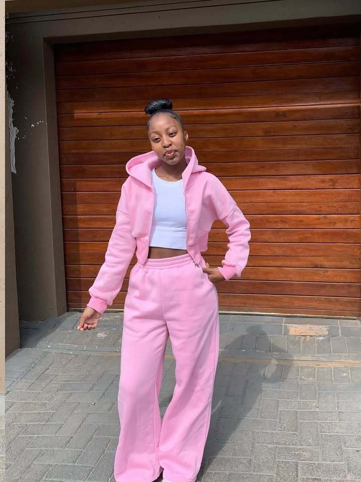 Women leisure jogging set with wide pants and cropped hoodie Chic and Style