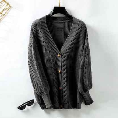 Veste en tricot pour femmes avec design en torsades et détails en boutons dorés Chic und Stil