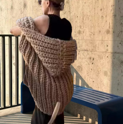 Dames gros tricot hoodie-jacket avec coupe oversized et col profond Chic und Stil