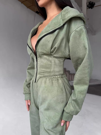 Combinaison urbaine à capuche pour femmes avec des détails fonctionnels Chic und Stil