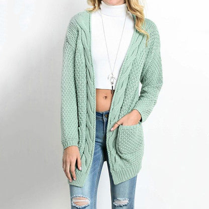Veste en tricot pour femmes avec poches et structure à motifs en torsades détaillée Chic und Stil