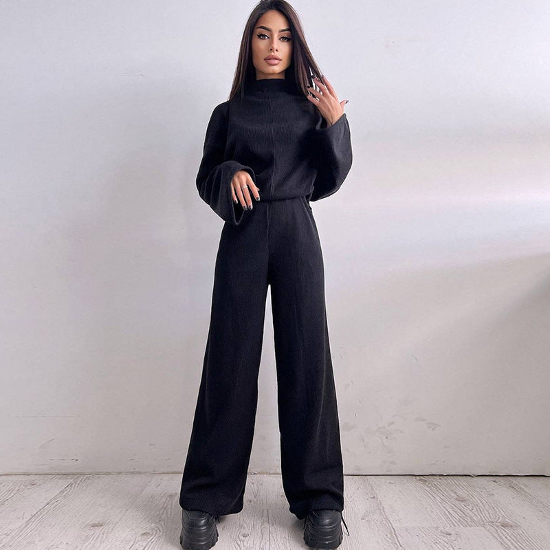 Women's casual jumpsuit in soft ribbed fabric. Chic and stylish.