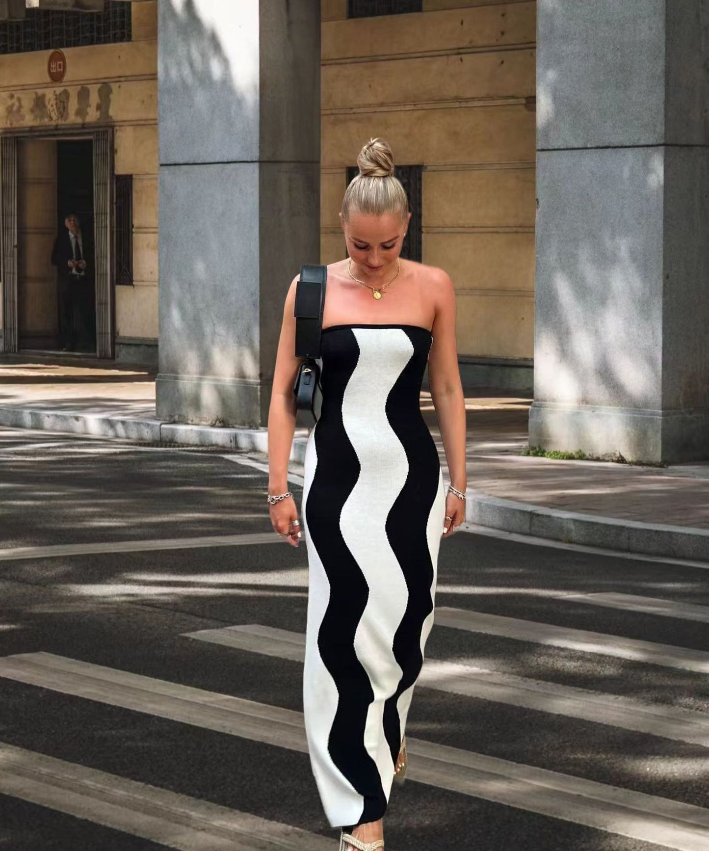 Robe maxi à manches longues pour femmes avec design ondulé et fente latérale Chic und Stil