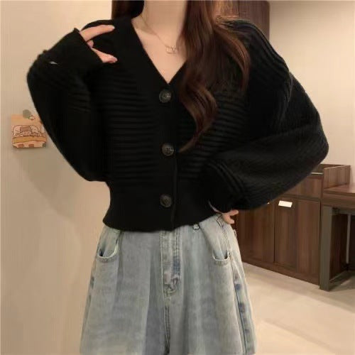 Cardigan en tricot confortable et élégant pour femmes avec des manches volumineuses et des détails de boutons Chic und Stil