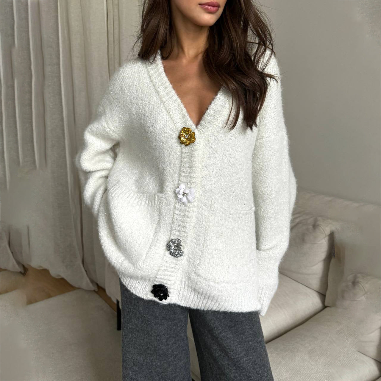 Cardigan pour femmes avec des détails de boutons accrocheurs et un matériau doux Chic und Stil