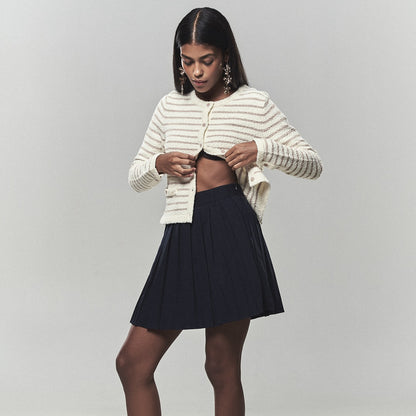 Dames cardigan avec des détails élégants de boutons et une coupe décontractée Chic und Stil