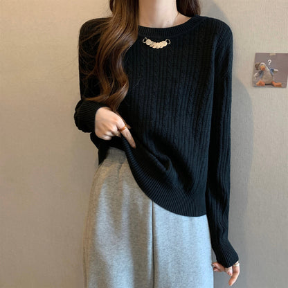 Pull en tricot ample pour femme avec une fine structure à côtes et une élégante décoration de col Chic und Stil