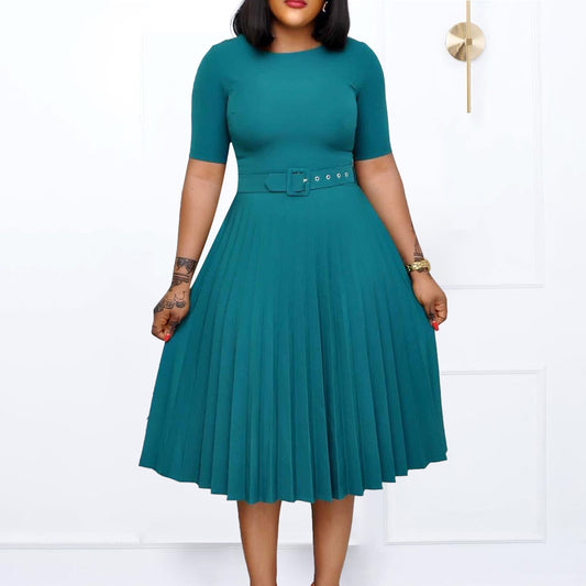 Robe plissée pour femmes avec ceinture cintrée et manches courtes Chic und Stil