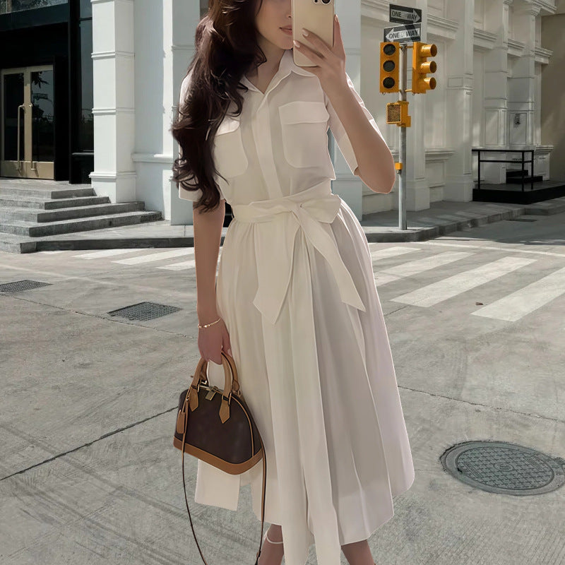 Robe chemise pour femmes avec ceinture cintrée et détails classiques Chic und Stil