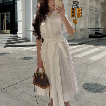 Robe chemise pour femmes avec ceinture cintrée et détails classiques Chic und Stil