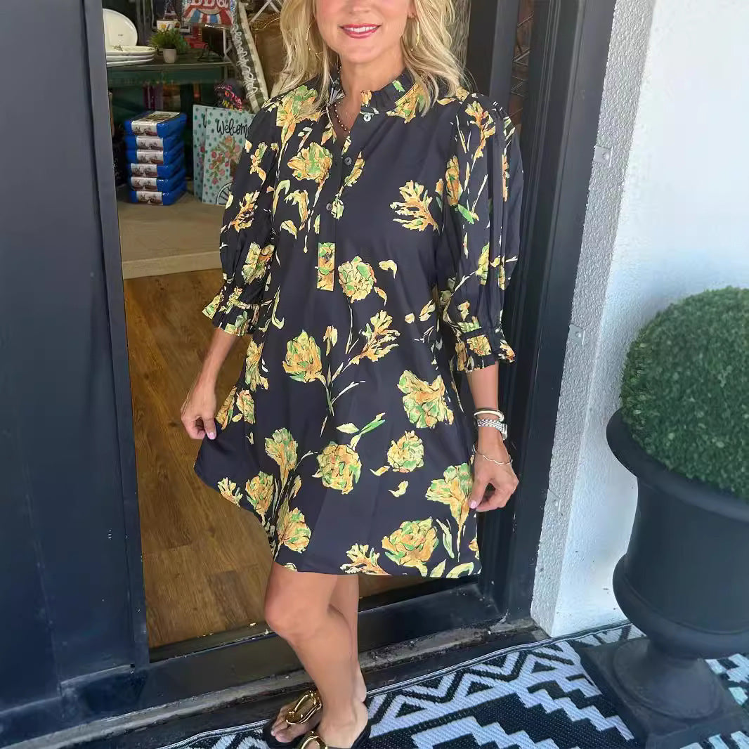 Robe chemise pour femmes avec des accents floraux et des détails de volants Chic und Stil