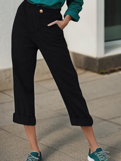 Elegant linen pants for women with wide legs and turned-up hem Chic und Stil