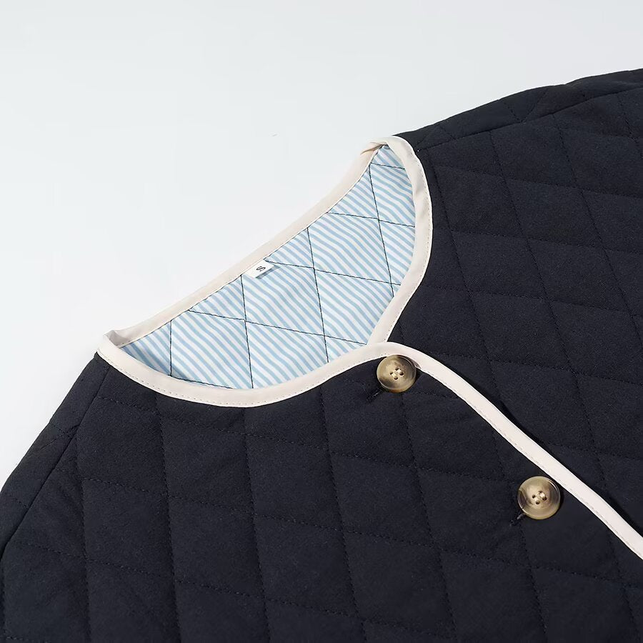 Ladies quilted jacket with practical pockets and elegant fit Chic and Style