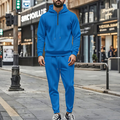 Men's sporty hoodie and jogging pants set in breathable material with chic and stylish accents