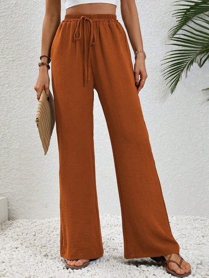 Loose-fit leisure pants for women with an elastic waistband and practical side pockets Chic and Style