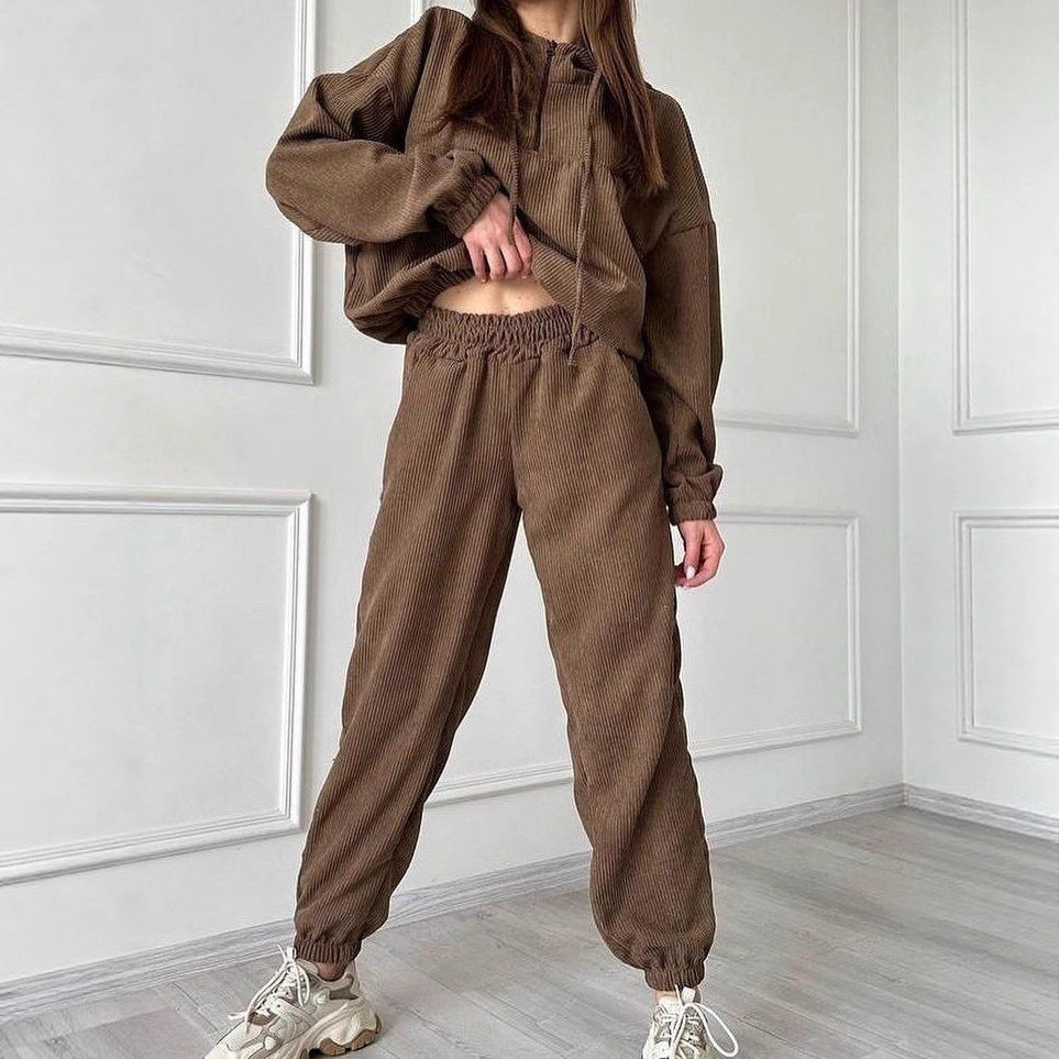 Women's Elegant Sports Set in Hoodie and Jogging Pants Chic and Style