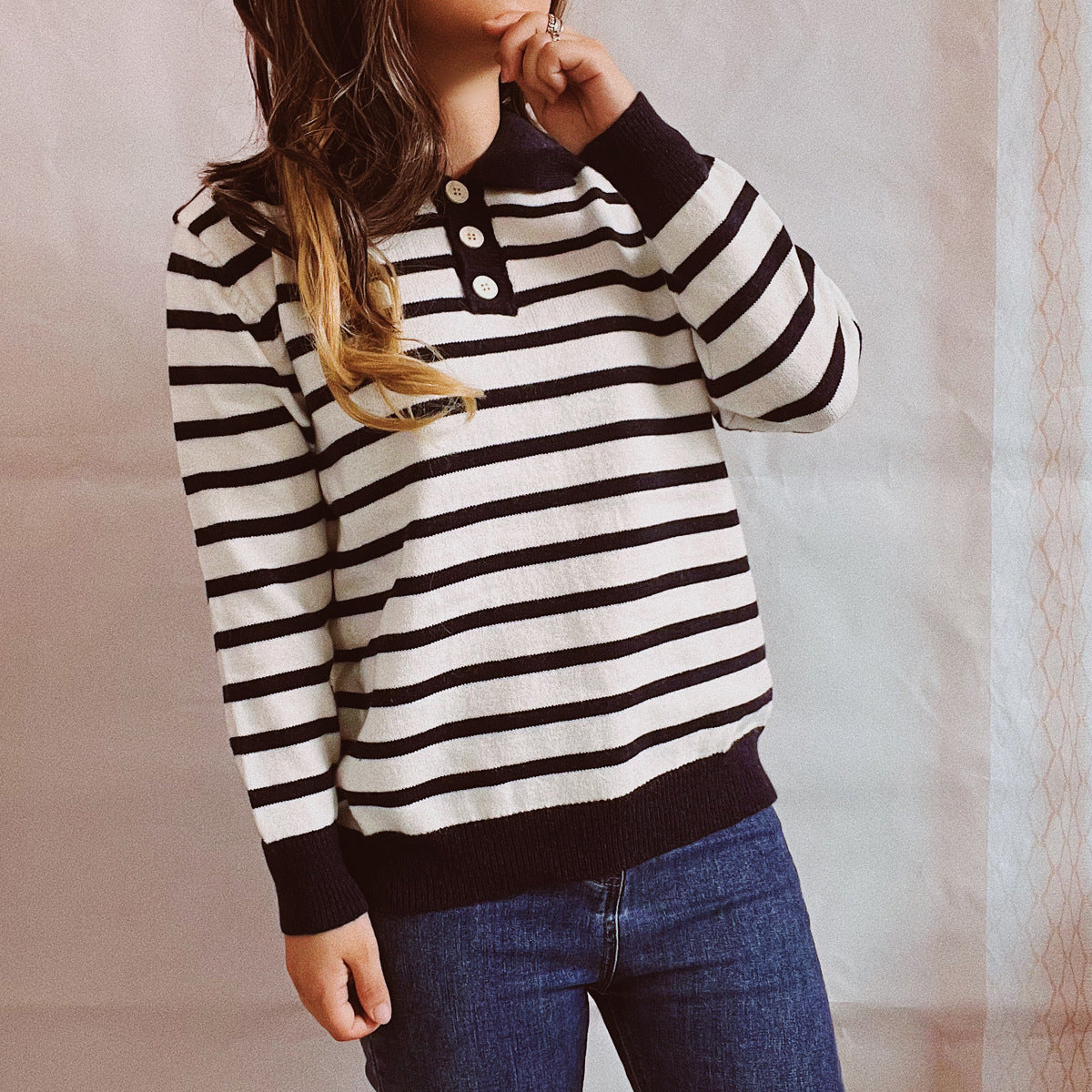 Pull femme décontracté à rayures avec boutonnière et coupe ample Chic und Stil