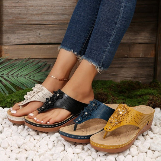 Sandales florales à la mode pour femmes avec une tige perforée Chic und Stil